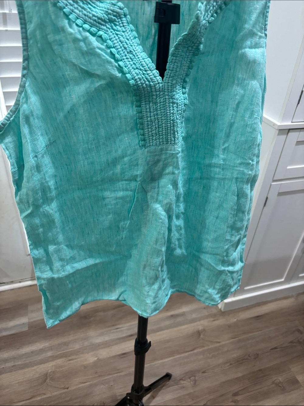 Talbots Mint Green Sleeveless Embroidered V-Neck Camisole 100 Percent linen